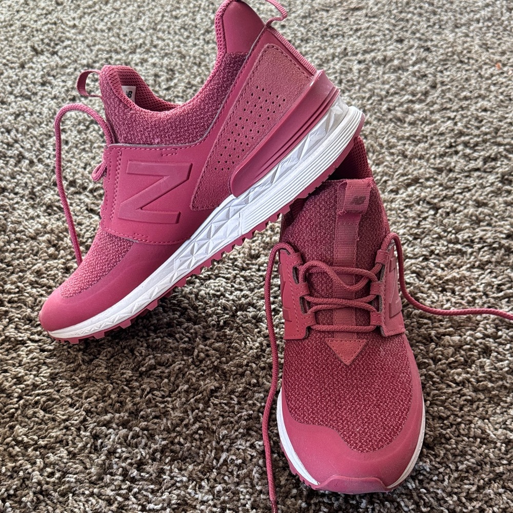 New Balance FRESH FORM Women's Sneakers